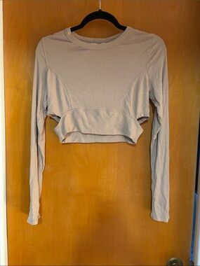 Cupshe Beige Long-Sleeve Cropped Crew Top